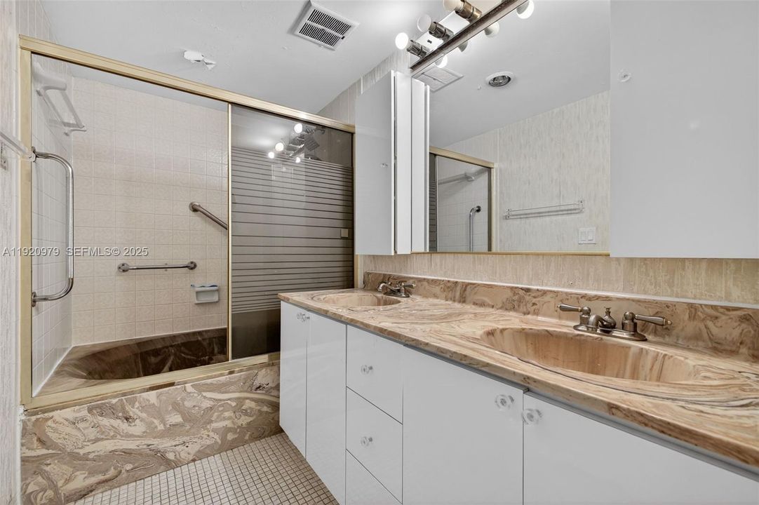 For Sale: $347,000 (3 beds, 2 baths, 1693 Square Feet)