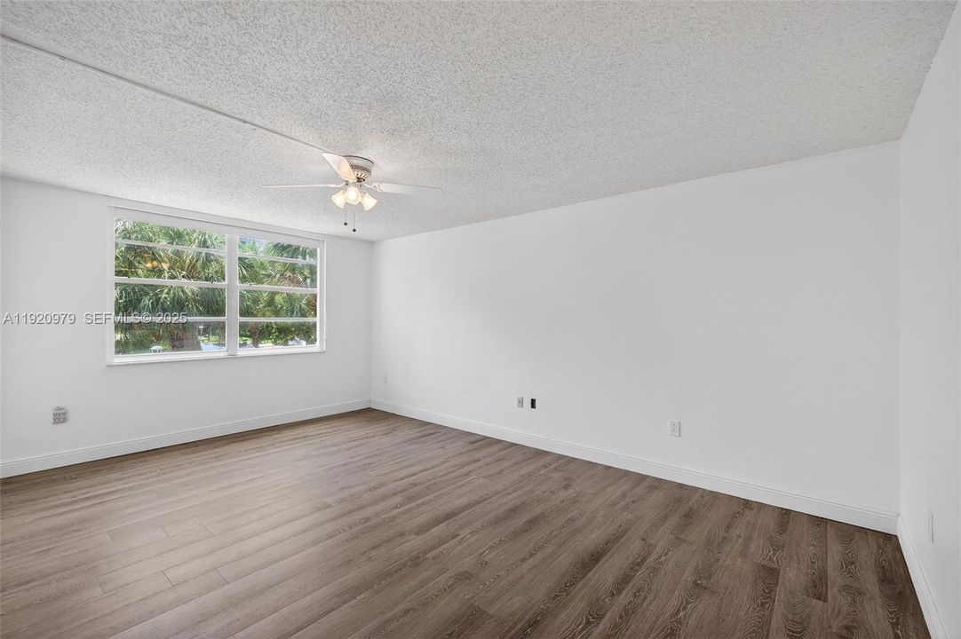 For Sale: $347,000 (3 beds, 2 baths, 1693 Square Feet)