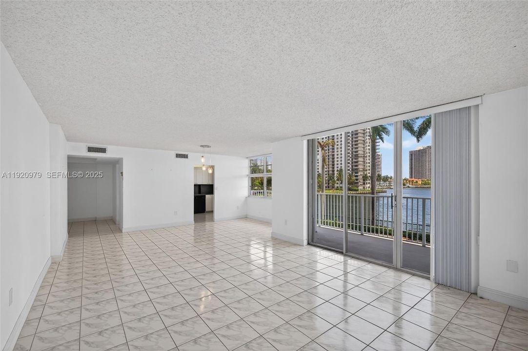 For Sale: $347,000 (3 beds, 2 baths, 1693 Square Feet)