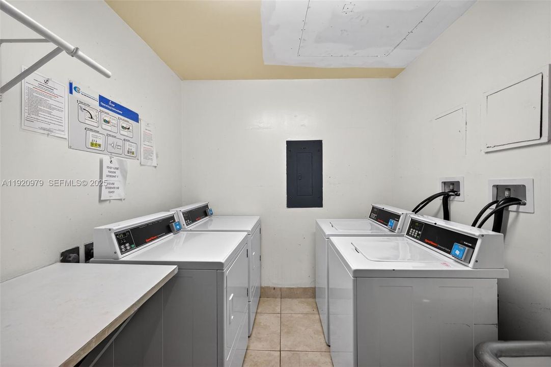 For Sale: $347,000 (3 beds, 2 baths, 1693 Square Feet)