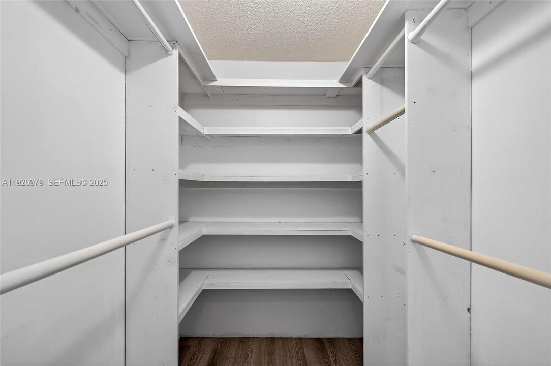 For Sale: $347,000 (3 beds, 2 baths, 1693 Square Feet)