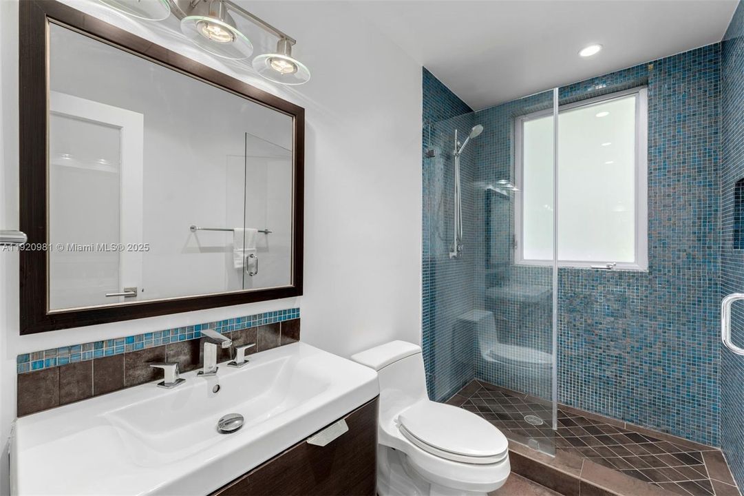 合同活跃: $12,500 (4 贝兹, 3 浴室, 2909 平方英尺)