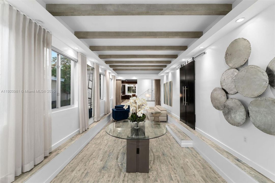 合同活跃: $12,500 (4 贝兹, 3 浴室, 2909 平方英尺)