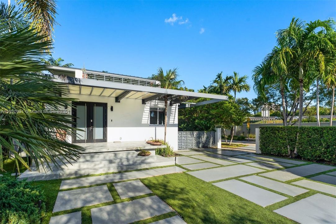 合同活跃: $12,500 (4 贝兹, 3 浴室, 2909 平方英尺)