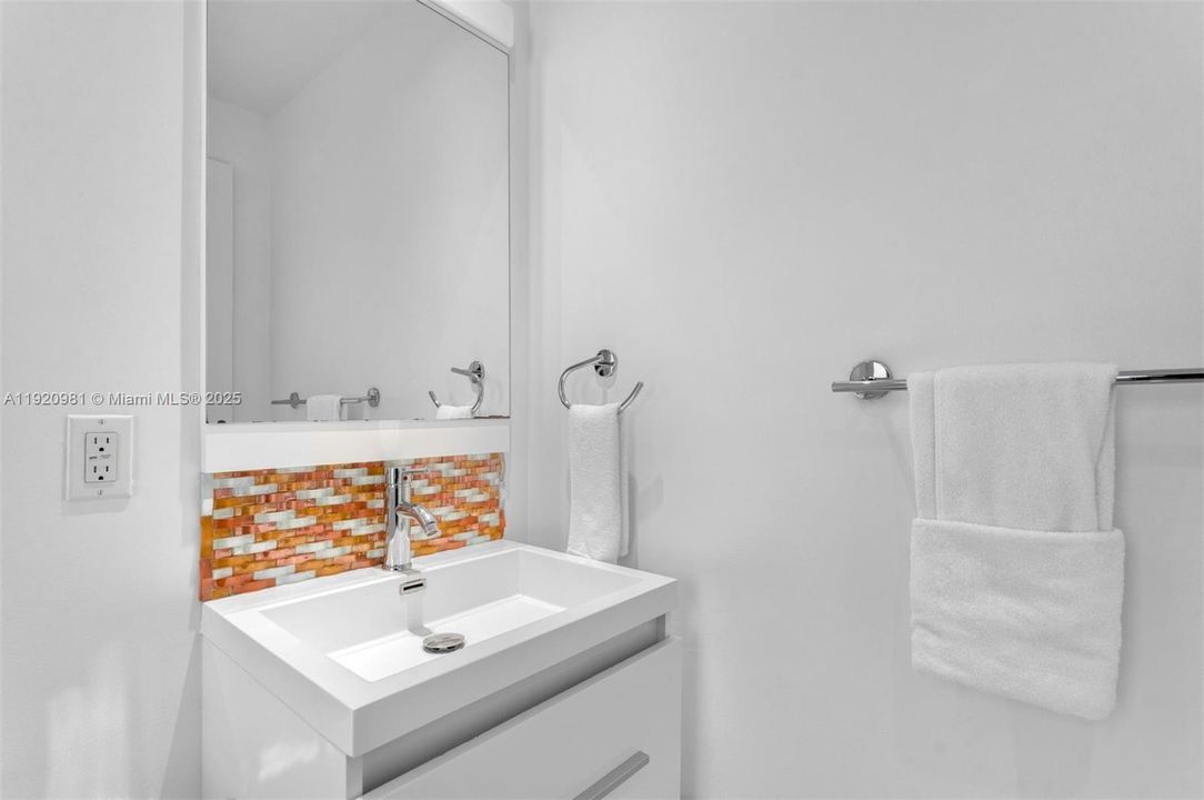 合同活跃: $12,500 (4 贝兹, 3 浴室, 2909 平方英尺)