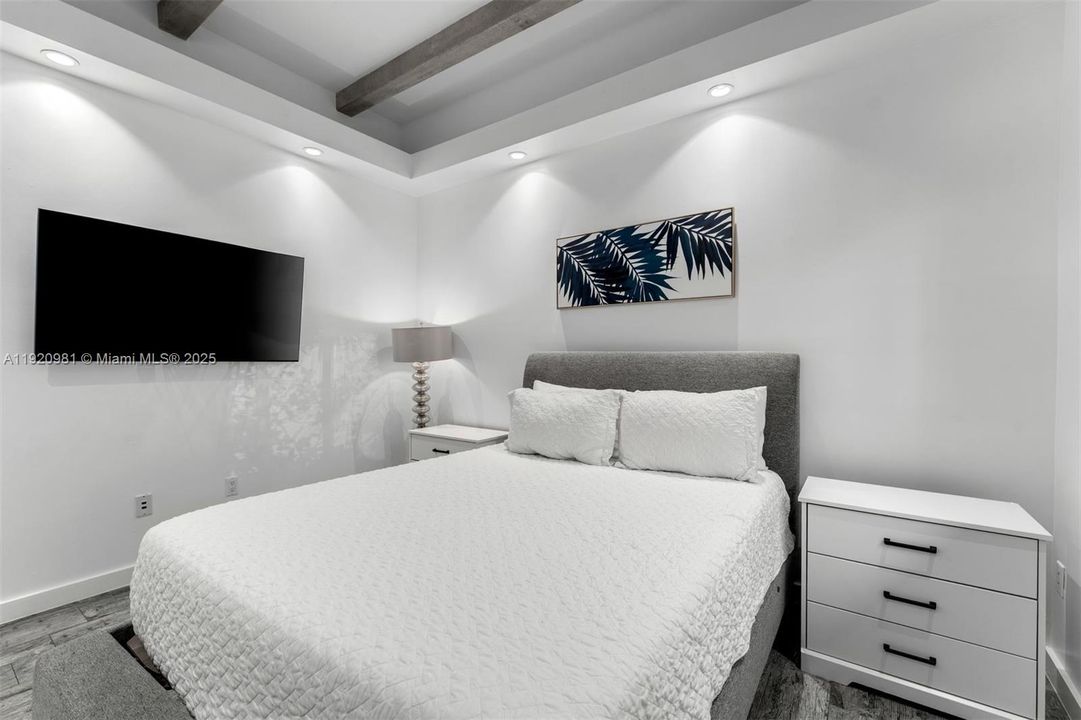 合同活跃: $12,500 (4 贝兹, 3 浴室, 2909 平方英尺)