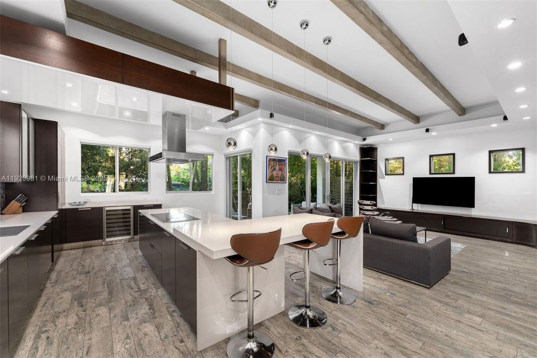 合同活跃: $12,500 (4 贝兹, 3 浴室, 2909 平方英尺)