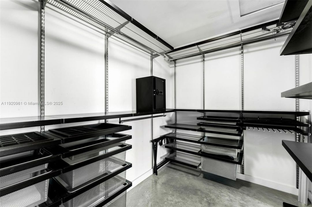 合同活跃: $12,500 (4 贝兹, 3 浴室, 2909 平方英尺)