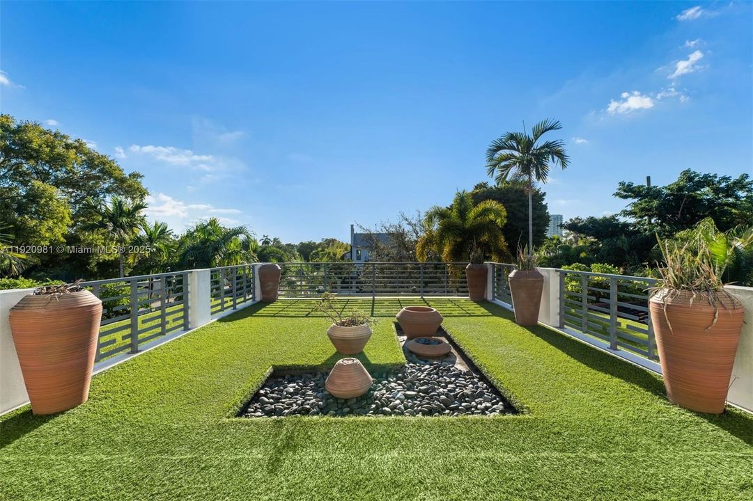 合同活跃: $12,500 (4 贝兹, 3 浴室, 2909 平方英尺)