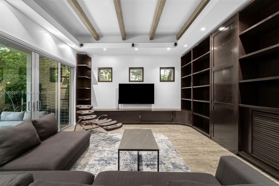 合同活跃: $12,500 (4 贝兹, 3 浴室, 2909 平方英尺)