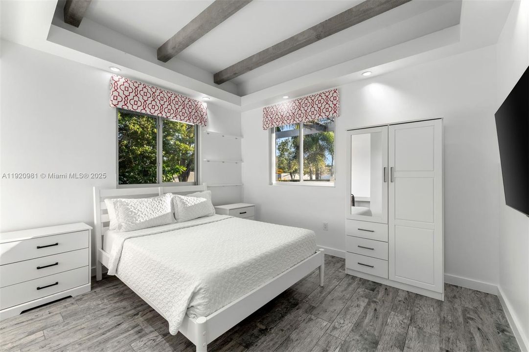 合同活跃: $12,500 (4 贝兹, 3 浴室, 2909 平方英尺)