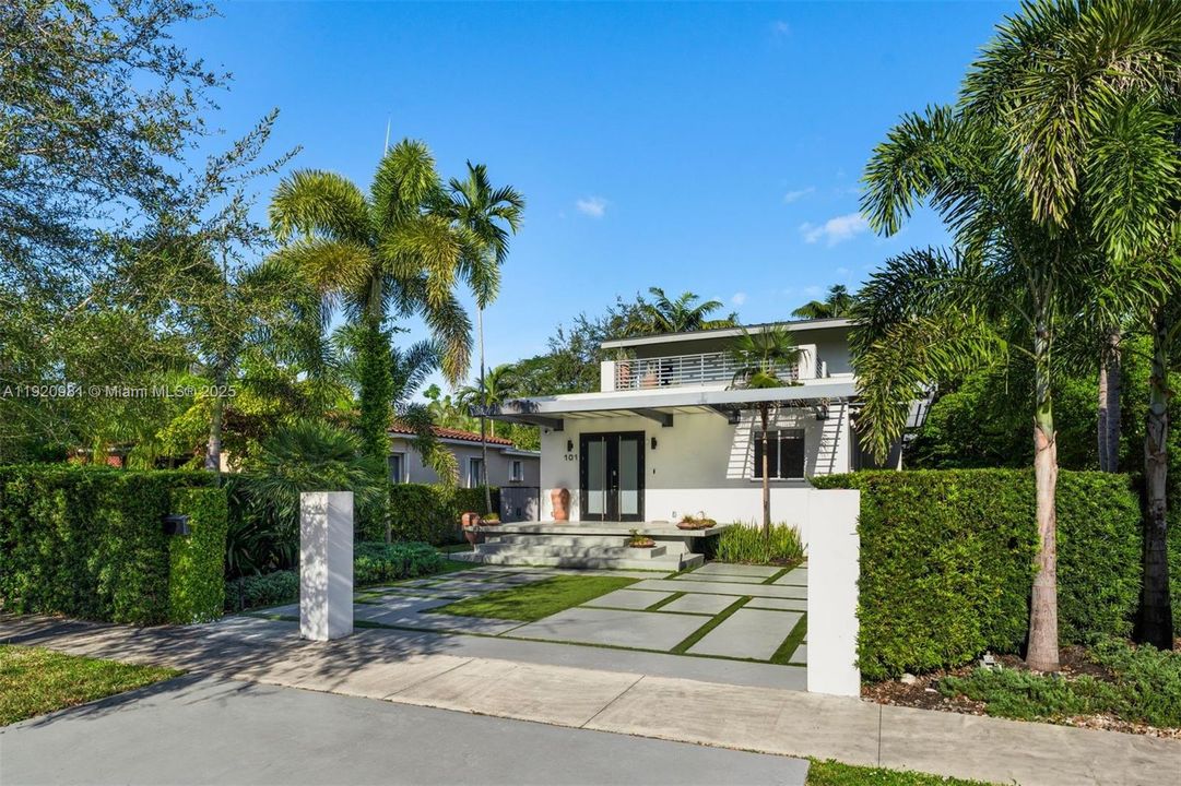 合同活跃: $12,500 (4 贝兹, 3 浴室, 2909 平方英尺)