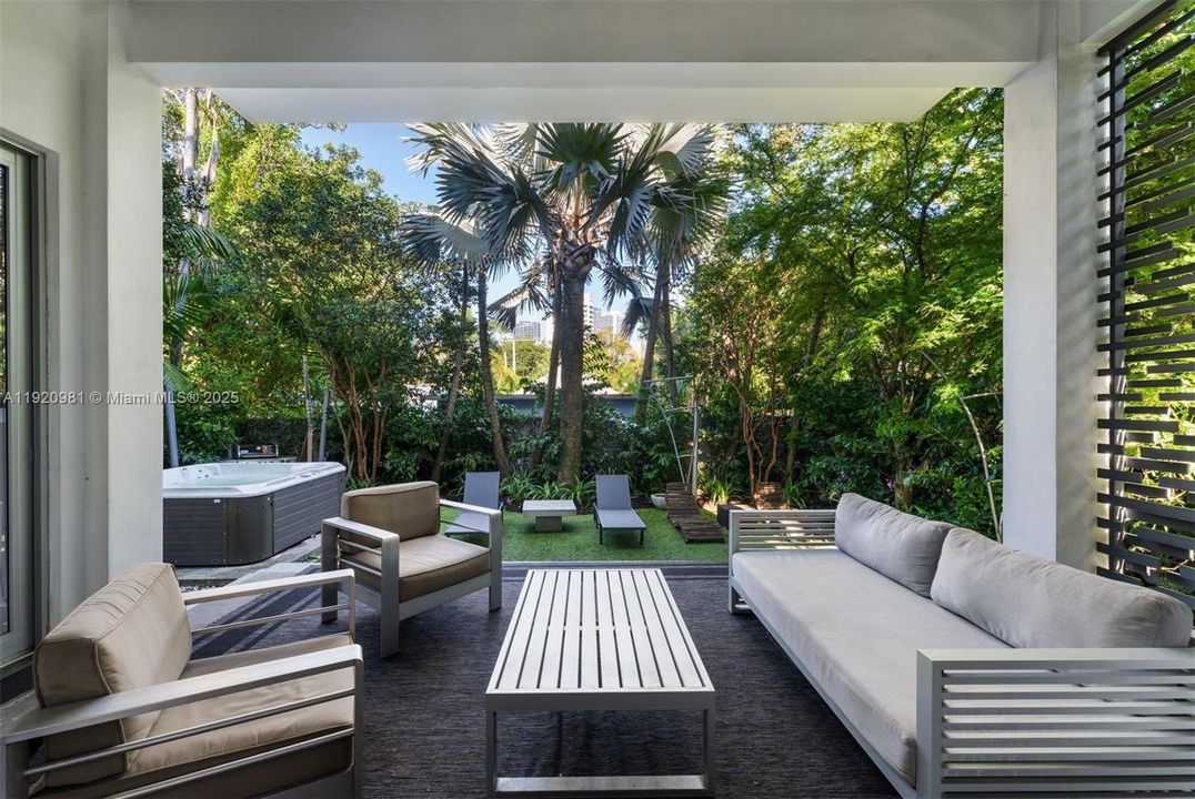 合同活跃: $12,500 (4 贝兹, 3 浴室, 2909 平方英尺)