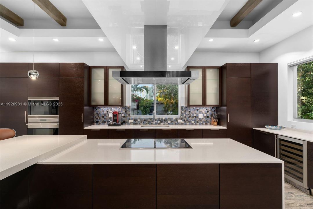 合同活跃: $12,500 (4 贝兹, 3 浴室, 2909 平方英尺)