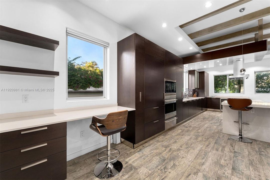 合同活跃: $12,500 (4 贝兹, 3 浴室, 2909 平方英尺)