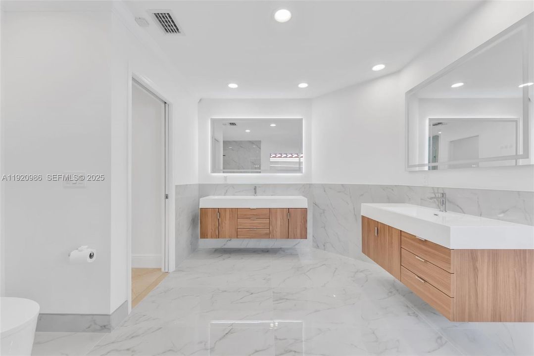 For Sale: $1,200,000 (4 beds, 3 baths, 2445 Square Feet)