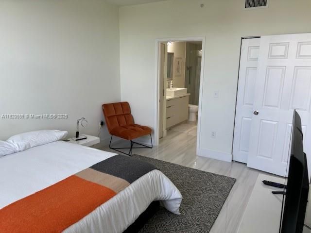 Active With Contract: $2,400 (1 beds, 1 baths, 736 Square Feet)