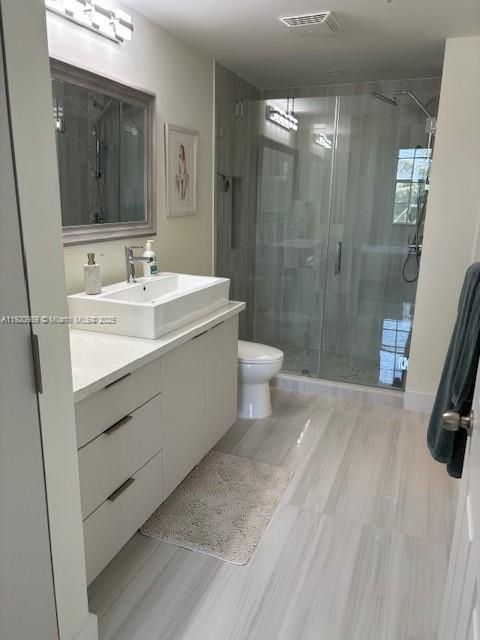 Active With Contract: $2,400 (1 beds, 1 baths, 736 Square Feet)