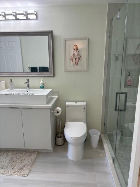 Active With Contract: $2,400 (1 beds, 1 baths, 736 Square Feet)