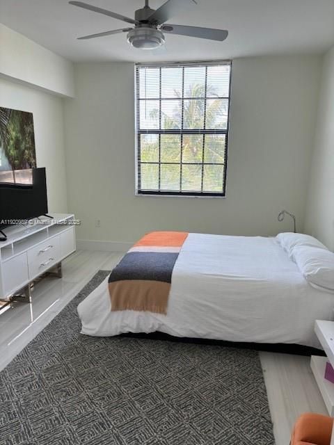 Active With Contract: $2,400 (1 beds, 1 baths, 736 Square Feet)