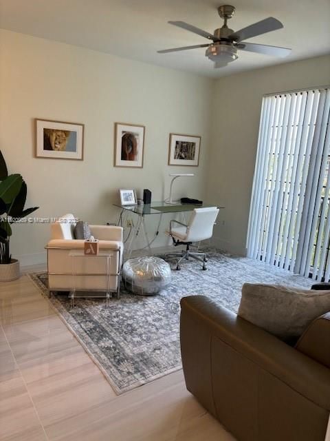Active With Contract: $2,400 (1 beds, 1 baths, 736 Square Feet)