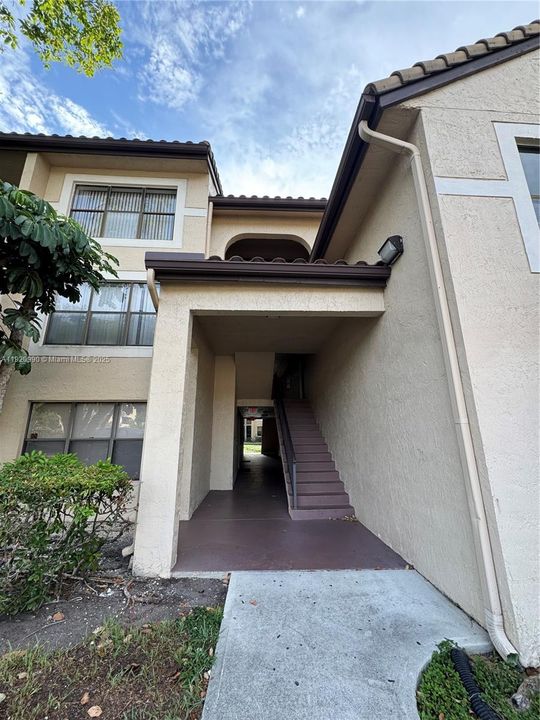 For Rent: $2,200 (2 beds, 2 baths, 1148 Square Feet)