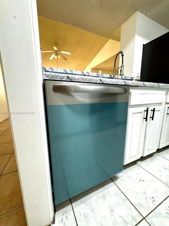 For Rent: $2,200 (2 beds, 2 baths, 1148 Square Feet)