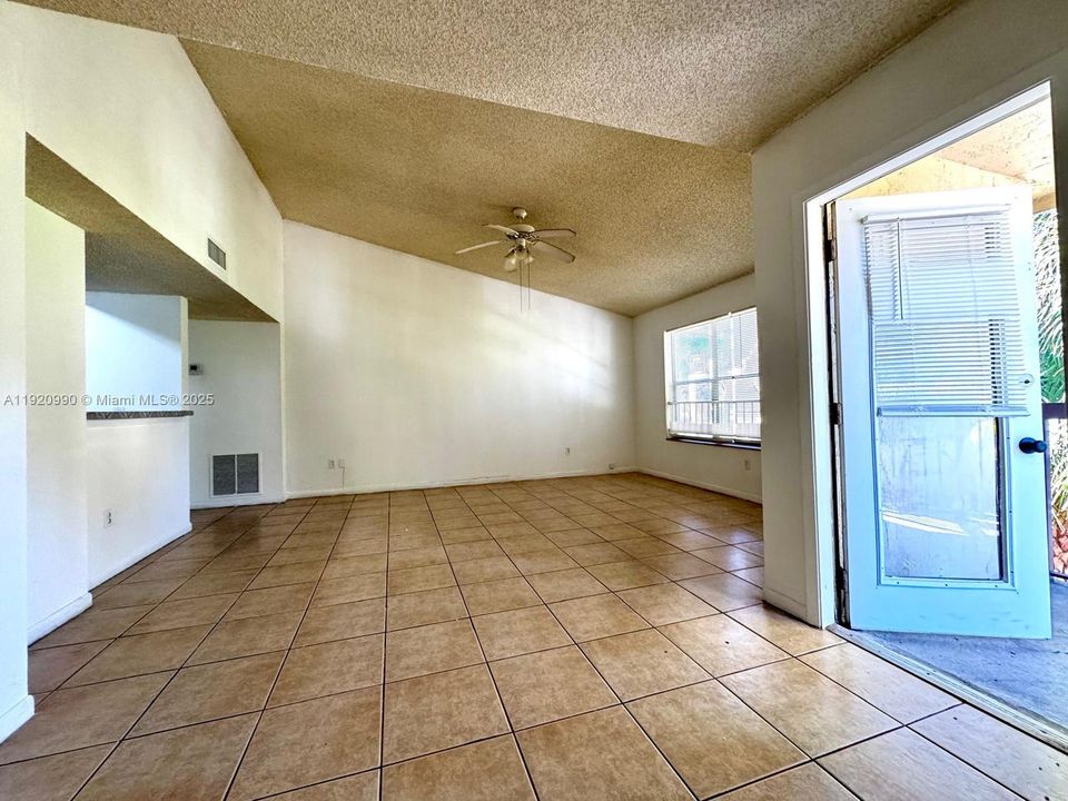 For Rent: $2,200 (2 beds, 2 baths, 1148 Square Feet)