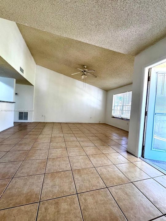 For Rent: $2,200 (2 beds, 2 baths, 1148 Square Feet)