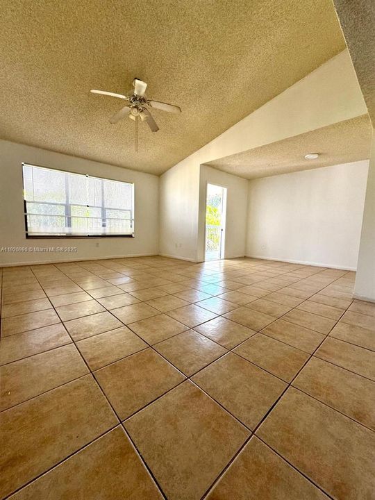 For Rent: $2,200 (2 beds, 2 baths, 1148 Square Feet)