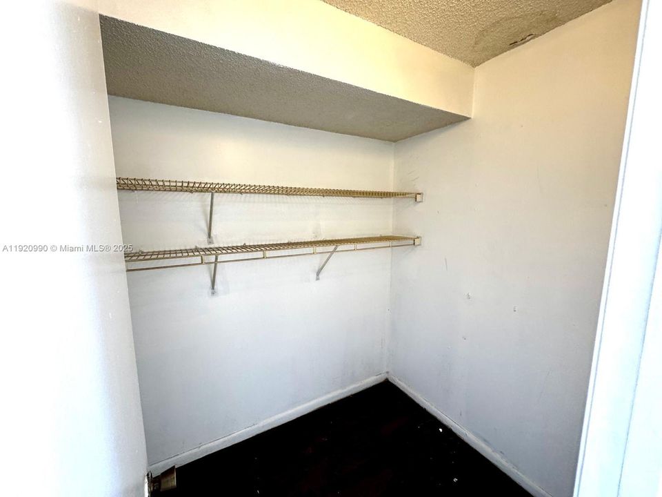 For Rent: $2,200 (2 beds, 2 baths, 1148 Square Feet)