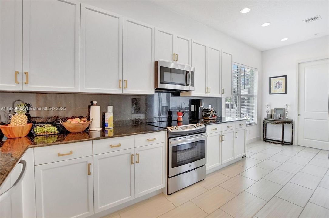 For Rent: $5,500 (4 beds, 3 baths, 2402 Square Feet)