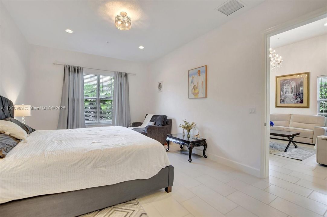 For Rent: $5,500 (4 beds, 3 baths, 2402 Square Feet)