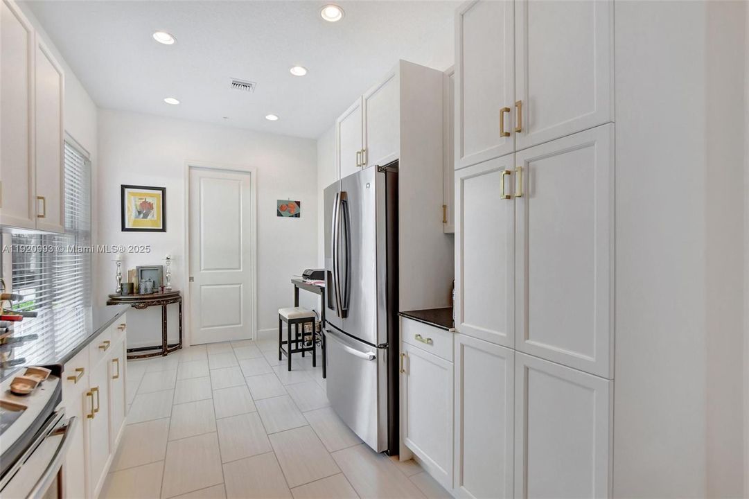 For Rent: $5,500 (4 beds, 3 baths, 2402 Square Feet)