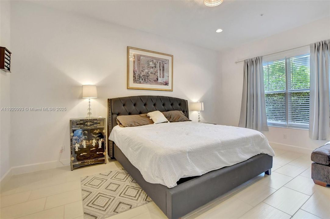 For Rent: $5,500 (4 beds, 3 baths, 2402 Square Feet)