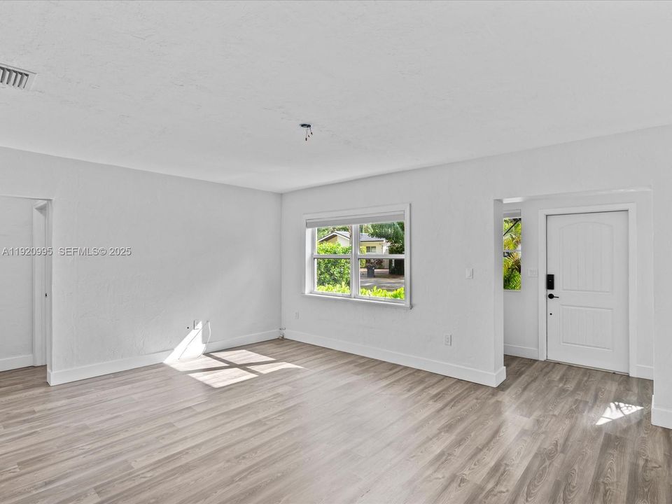 For Rent: $5,000 (3 beds, 2 baths, 1460 Square Feet)