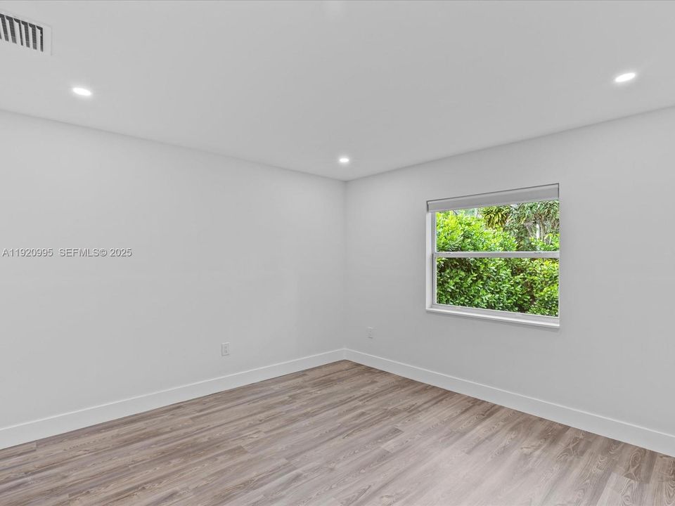 For Rent: $5,000 (3 beds, 2 baths, 1460 Square Feet)