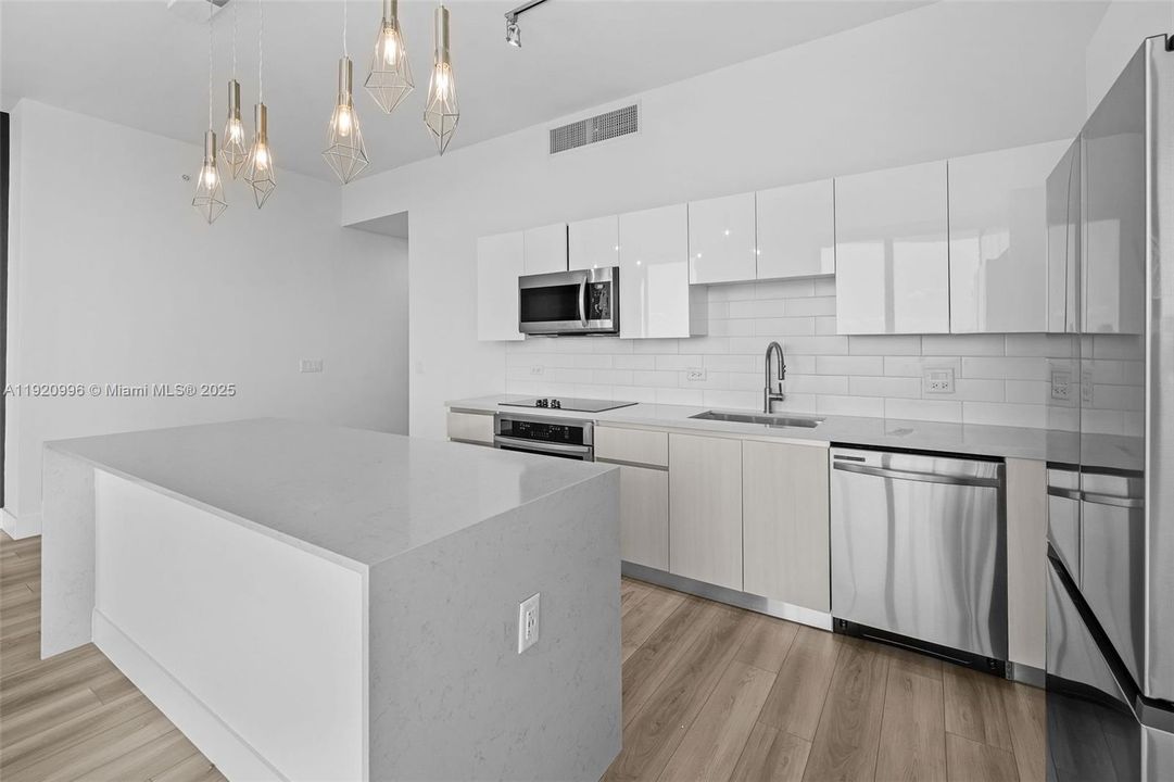 For Sale: $1,498,000 (3 beds, 2 baths, 1674 Square Feet)