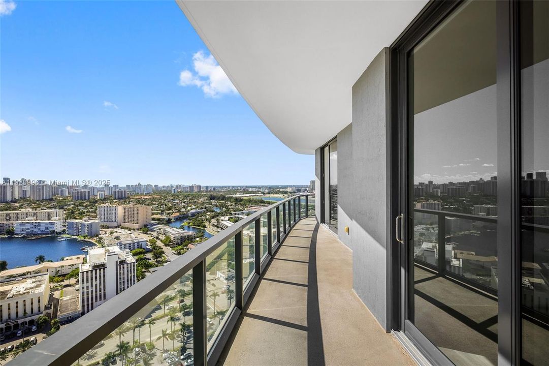 For Sale: $1,498,000 (3 beds, 2 baths, 1674 Square Feet)