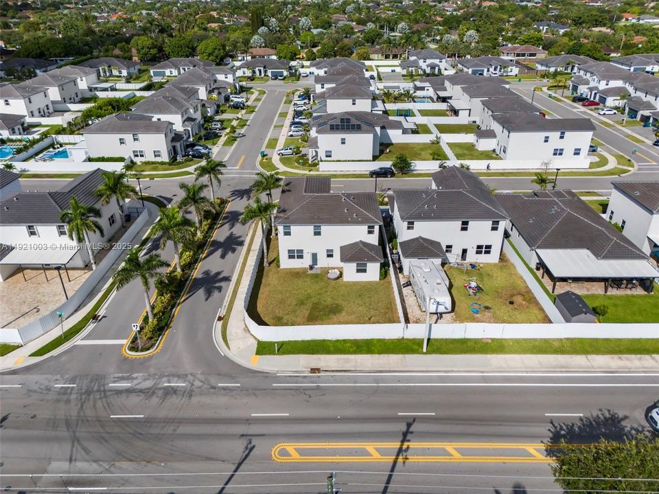 出租: $6,500 (5 贝兹, 3 浴室, 3349 平方英尺)