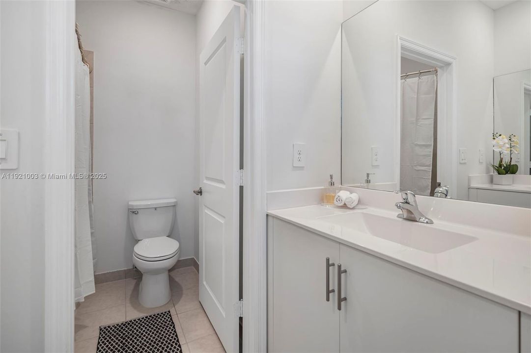 出租: $6,500 (5 贝兹, 3 浴室, 3349 平方英尺)