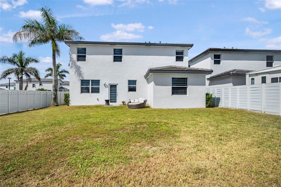 出租: $6,500 (5 贝兹, 3 浴室, 3349 平方英尺)