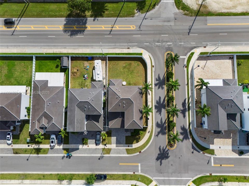 出租: $6,500 (5 贝兹, 3 浴室, 3349 平方英尺)