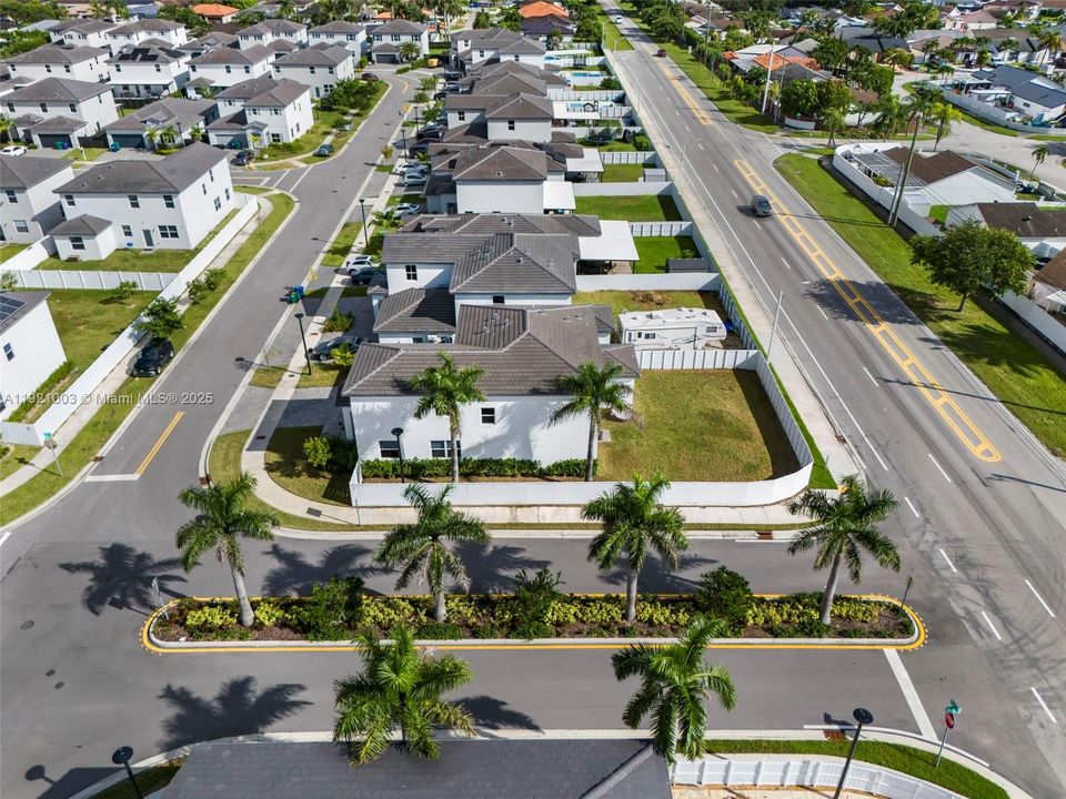 出租: $6,500 (5 贝兹, 3 浴室, 3349 平方英尺)