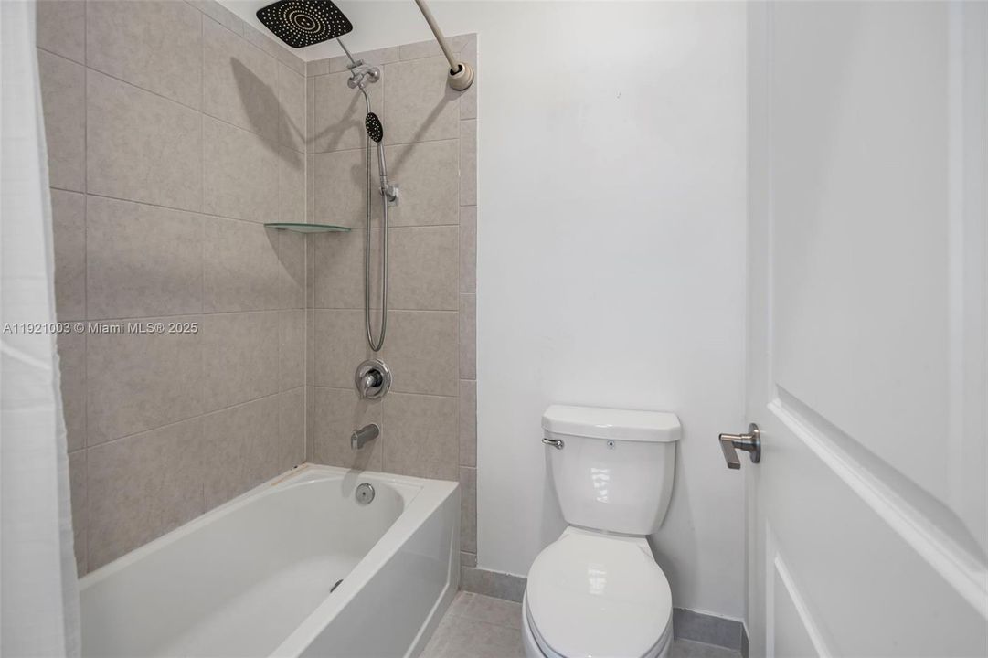 出租: $6,500 (5 贝兹, 3 浴室, 3349 平方英尺)