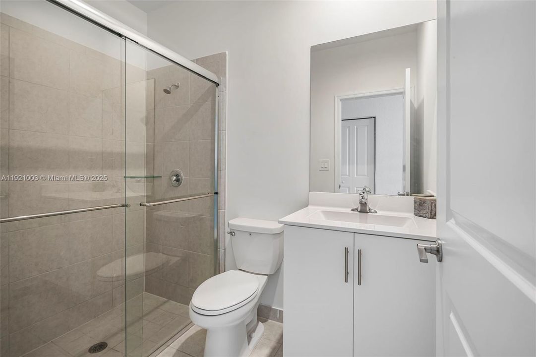 出租: $6,500 (5 贝兹, 3 浴室, 3349 平方英尺)