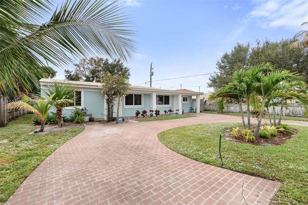 出租: $2,650 (2 贝兹, 1 浴室, 964 平方英尺)