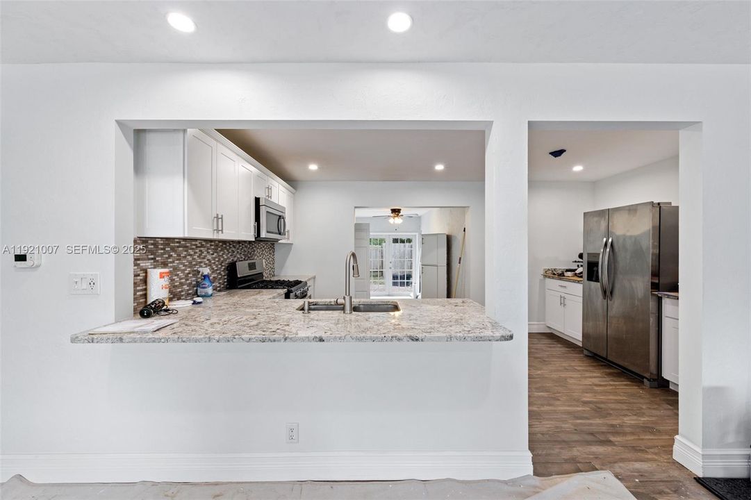 出租: $2,650 (2 贝兹, 1 浴室, 964 平方英尺)