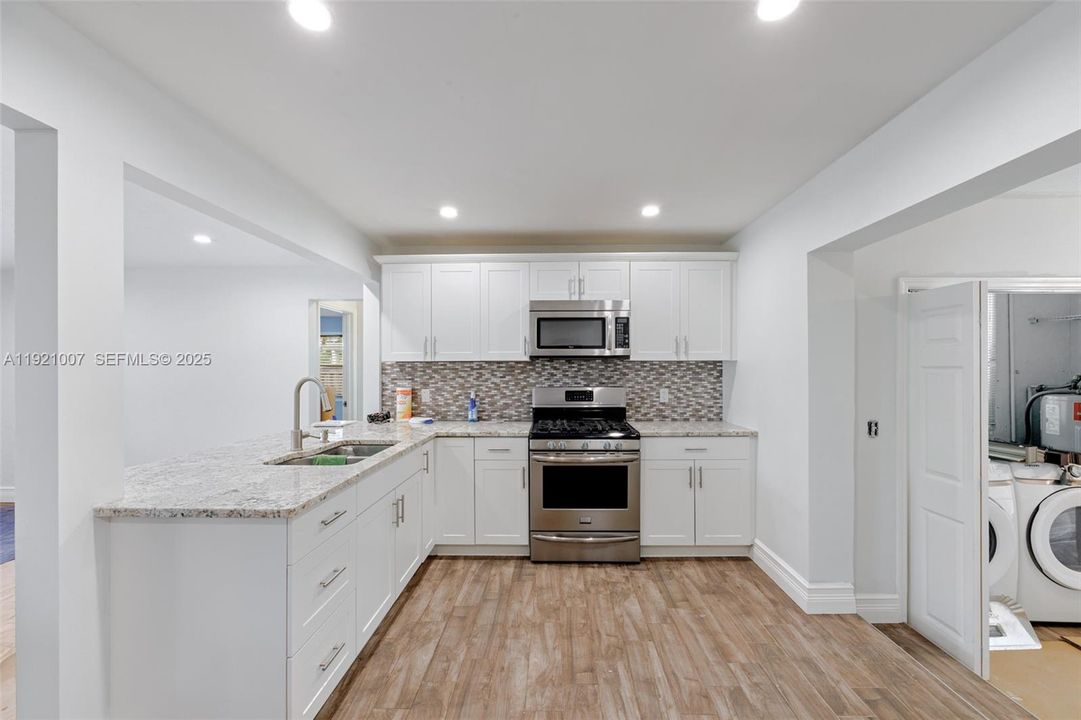 出租: $2,650 (2 贝兹, 1 浴室, 964 平方英尺)