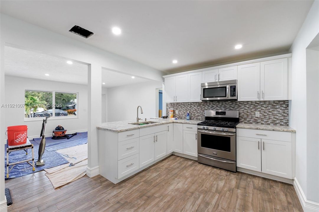 出租: $2,650 (2 贝兹, 1 浴室, 964 平方英尺)